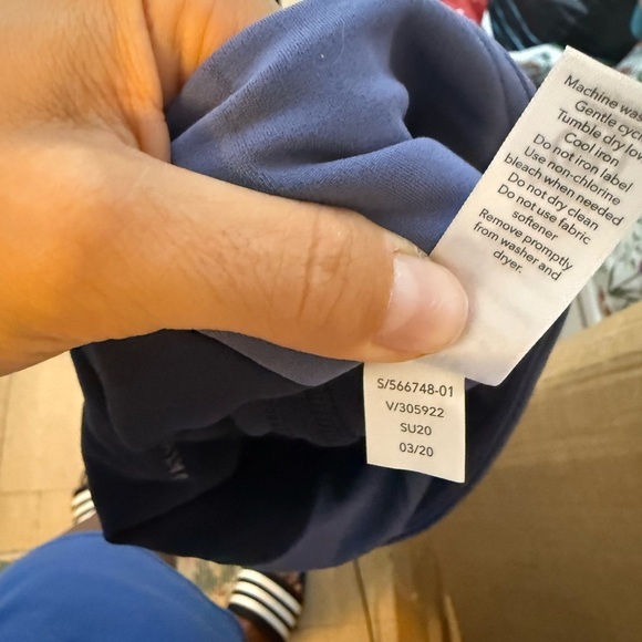 Athleta Blue Two Tone Horizon Scallop Capri Leggings - Picture 5 of 5